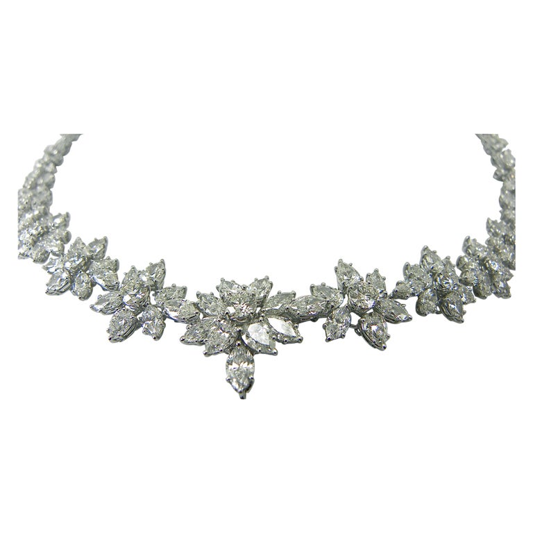 Elegant diamond necklace For Sale