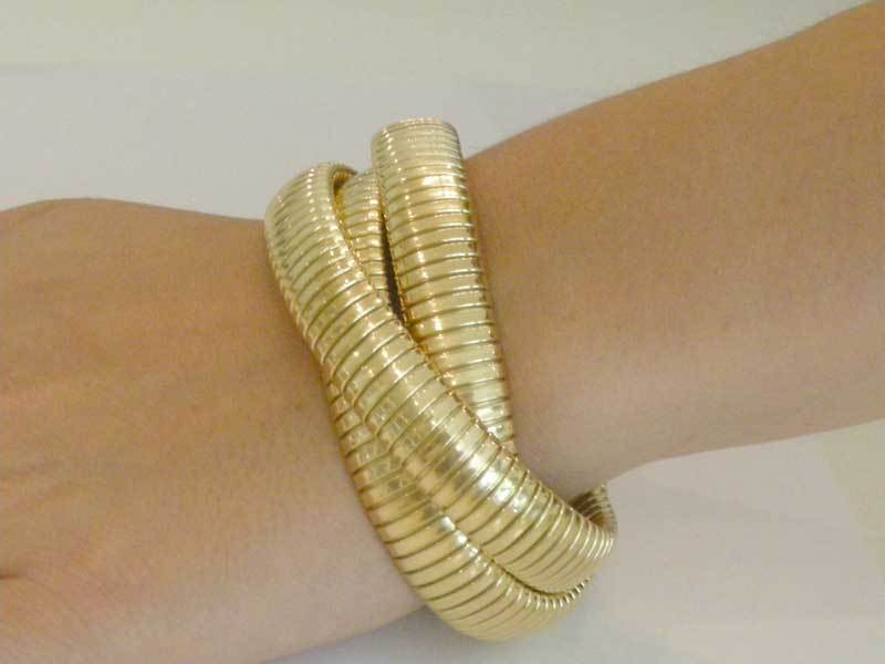 18K Gold Triple Strand Tubogas Flex Bracelet.
Signed Jennifer Miller.
Forever Classic....wear one or stack them up.