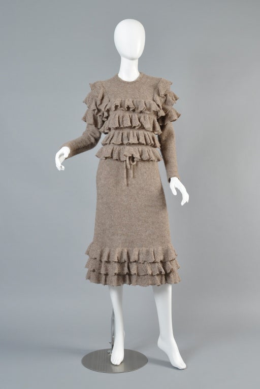 Lovely vintage 1970s/80s Krizia Maglia alpaca + dralon knit dress. Such a stellar find! Mocha colored, classic Krizia loosely knit alpaca with ruffled bodice, sleeves + hem. Drawstring waist. 

MEASUREMENTS
Bust: 30-36