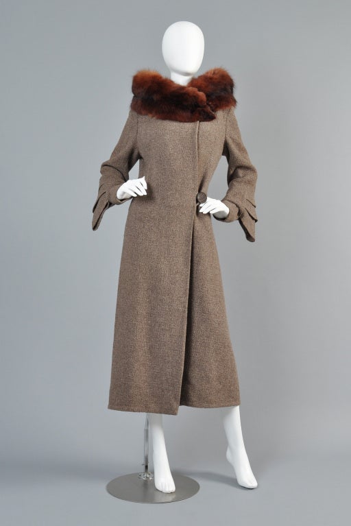 Lovely Art Deco fin sleeved wool coat with standing fox collar, dating to the late 20s or very early 1930s. Absolutely amazing find. Dark mahogany fox collar crosses over stand high around the collar bones. Long skinny sleeves with tiered fins below