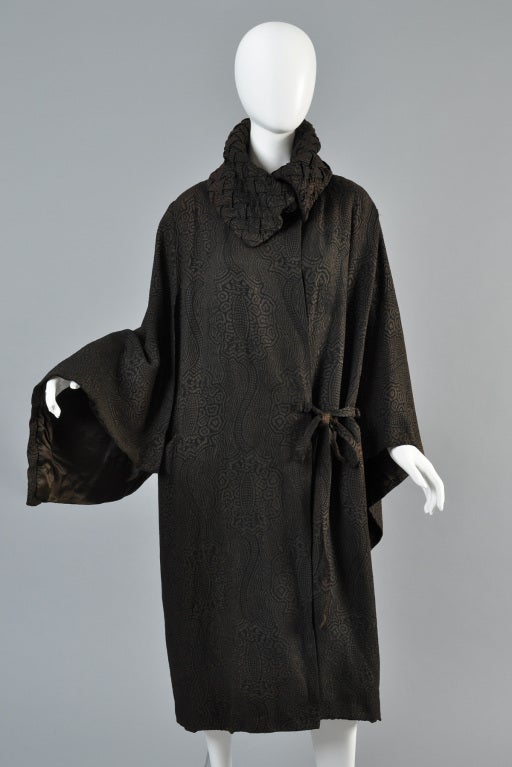 1920s Lamé Coat with Draped Sleeves In Excellent Condition In Yucca Valley, CA