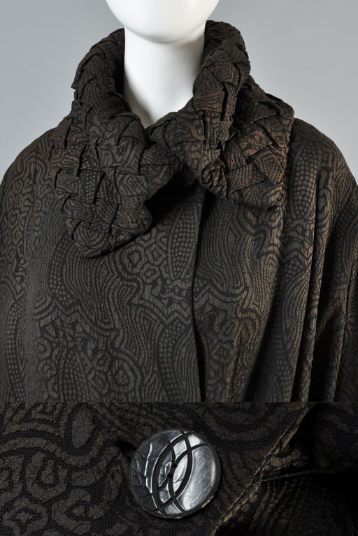 Women's 1920s Lamé Coat with Draped Sleeves