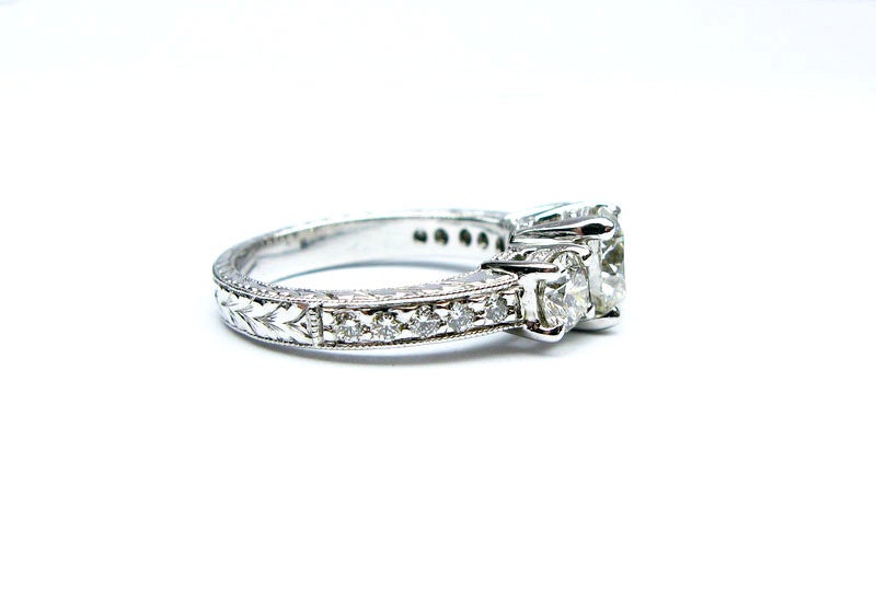 1.76 carats H SI1 Round Brilliant 3-Stone Engraved Ring In New Condition In New York, NY