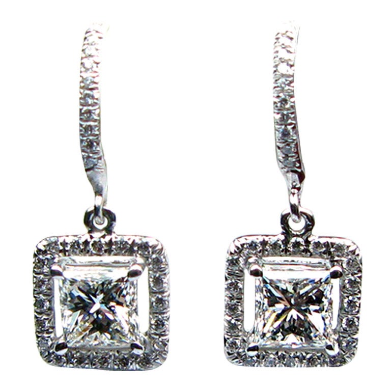 1.50 carats H SI1 Princess Diamond Frame Earrings For Sale