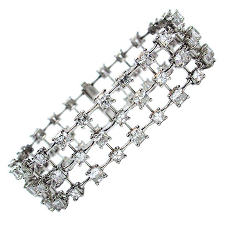 J. Birnbach Bracelet à trois rangées de diamants taille coussin et diamants Asscher 18.31 carats