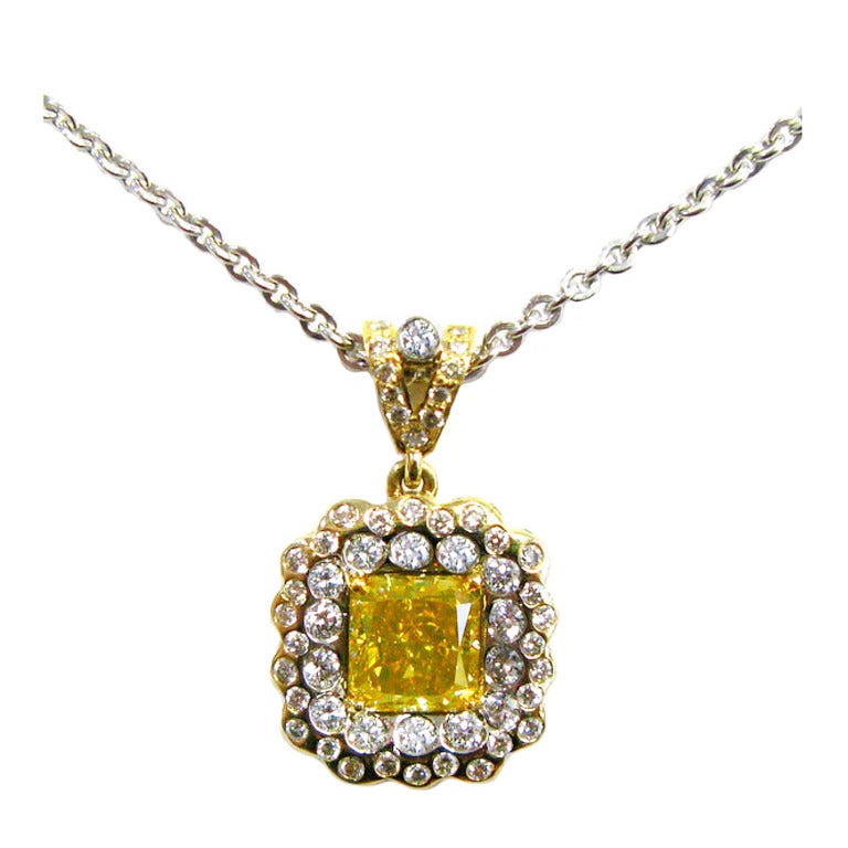 1.68 carats Fancy Vivid Yellow VVS2 Radiant Diamond Pendant For Sale