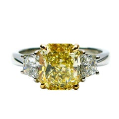 2.01ct Fancy Yellow Radiant Ring With Traps 8