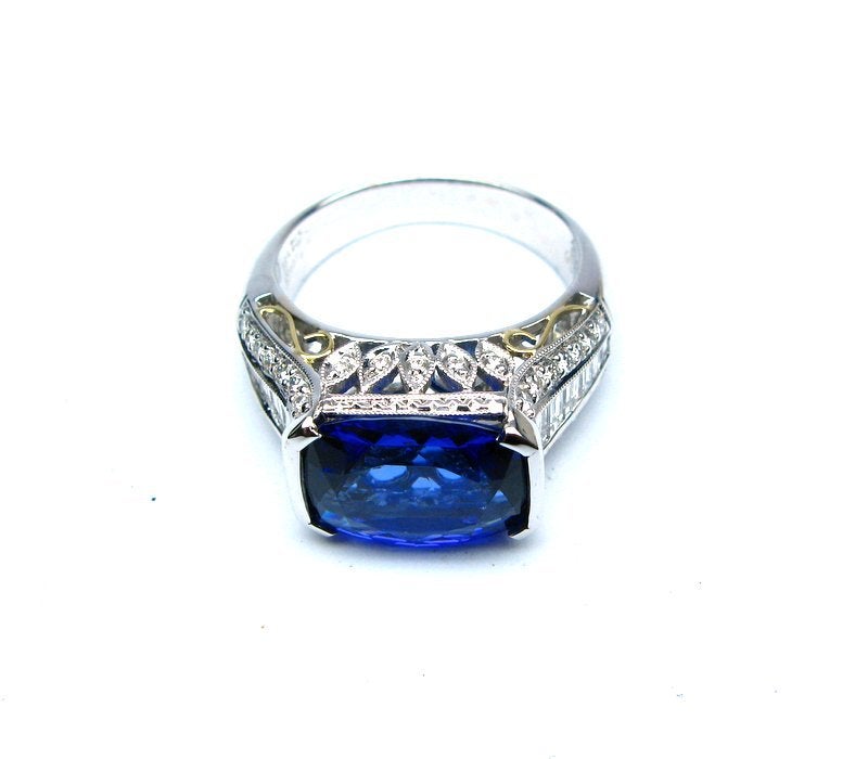 Contemporary 4.10 Carat Tanzanite and Diamond Ring 18k White Gold