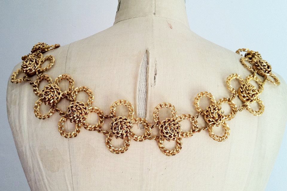 A rare vintage William de Lillo mans chain neck piece. Signed gilt metal 'rope' linked item worn wide around neck. Item famously worn and modeled by the actor Jordan Christopher for Vogue (1968)!

Rare item from the William de Lillo
