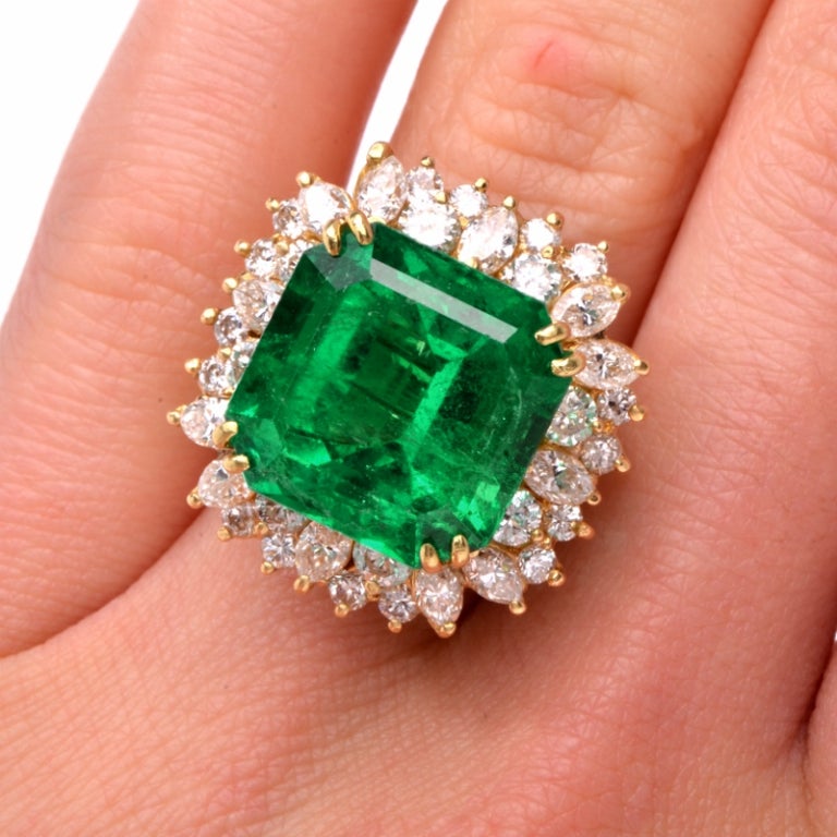 Impressive Emerald Diamond Gold Cocktail Ring 2