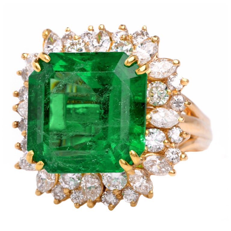 Impressive Emerald Diamond Gold Cocktail Ring
