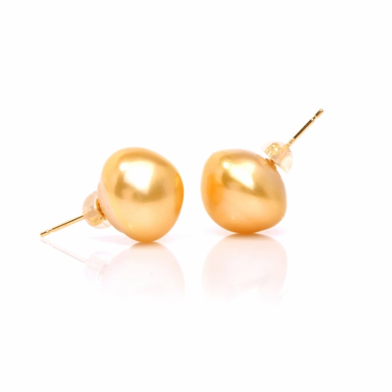 South-Sea Pearl Gold Stud Earrings In Excellent Condition In Miami, FL