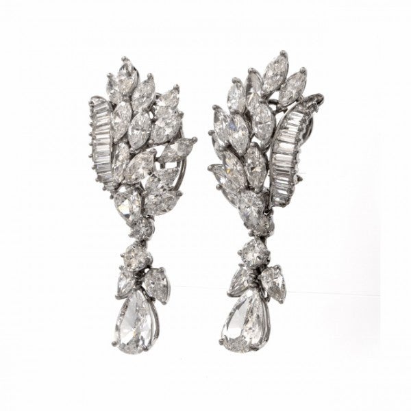 These captivating estate earrings of distinct monochromatic elegance are crafted in solid platinum and weigh approx. 18.6 grams. Designed as stunning diamond 'leaves' with detachable pendants, these earrings are cumulatively resplendent in