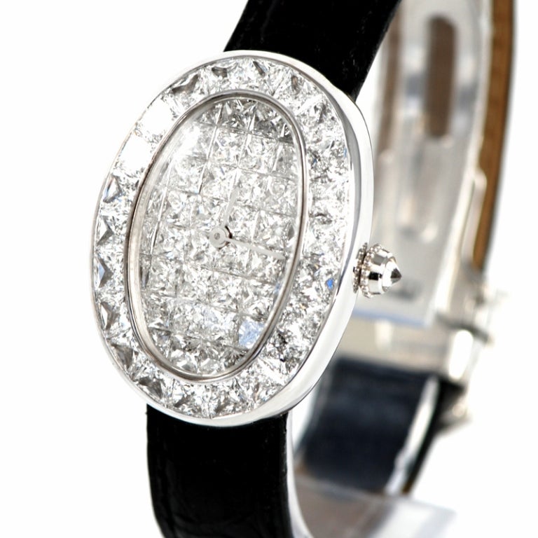 Cartier Baignoire 1920 Diamond 18k White Gold Lady's Watch, extremely rare, distributed in Cartier boutiques only. 18k white gold case number 734477 and reference number HPI00151. Its dial and bezel is covered with factory-set diamonds, Caiman