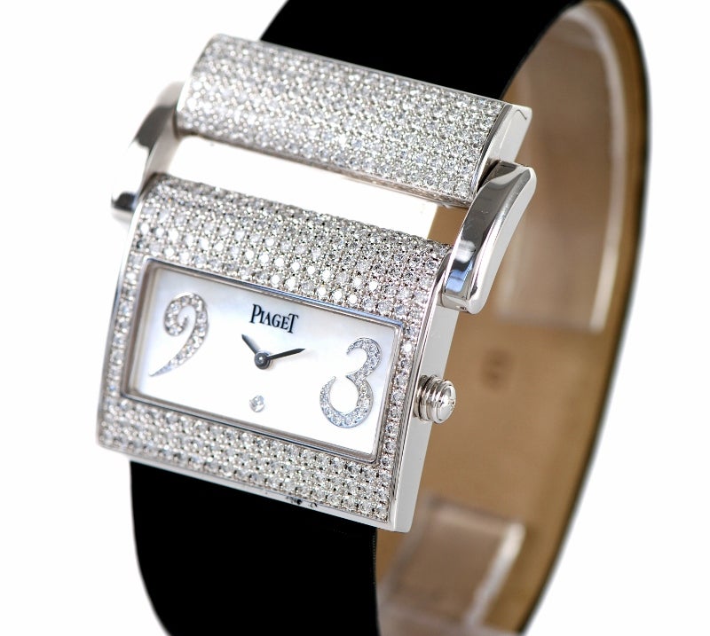 This Piaget lady's Miss Protocole XL 18k white gold, mother-of-pearl and diamond dial, diamond bezel, diamond lugs wristwatch is like new, never worn, and 100% guaranteed.   Refrence G0A29020 or GOA29020

 

More info:

Condition:     Like