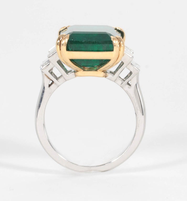 Elegant 9.60 Carat Emerald Diamond Ring In Excellent Condition In New York, NY