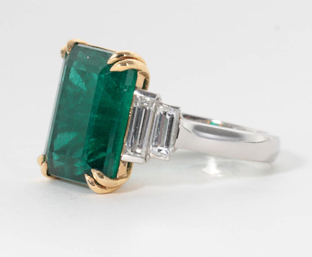 Women's Elegant 9.60 Carat Emerald Diamond Ring