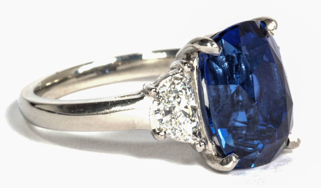 Bague en saphir bleu naturel non chauffé de 6 carats et diamants Neuf - En vente à New York, NY