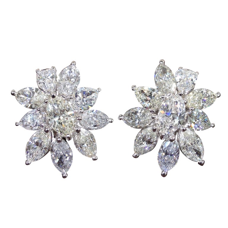 Boucles d'oreilles en forme de grappe de diamants