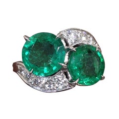 Anillo de Esmeralda y Diamantes de Platino de los años 50