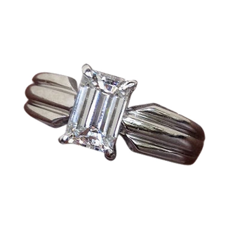 Cartier Cartier Smaragdschliff Verlobungsring in Platinband gefasst