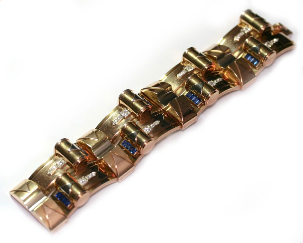 Bracelet in Three Colors of Gold with Sapphire and Diamonds, circa 1940 In Excellent Condition In Monte Carlo, MC