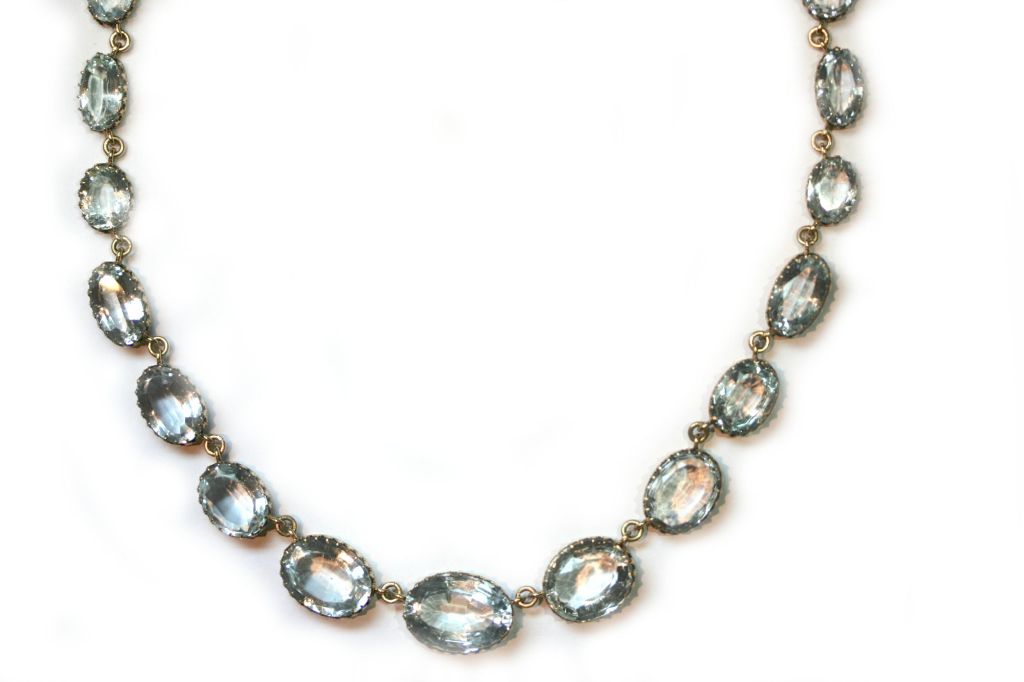 Österreichisches Collier aus Gelbgold mit Aquamarinen aus dem XIX. Jahrhundert (22::4grs)