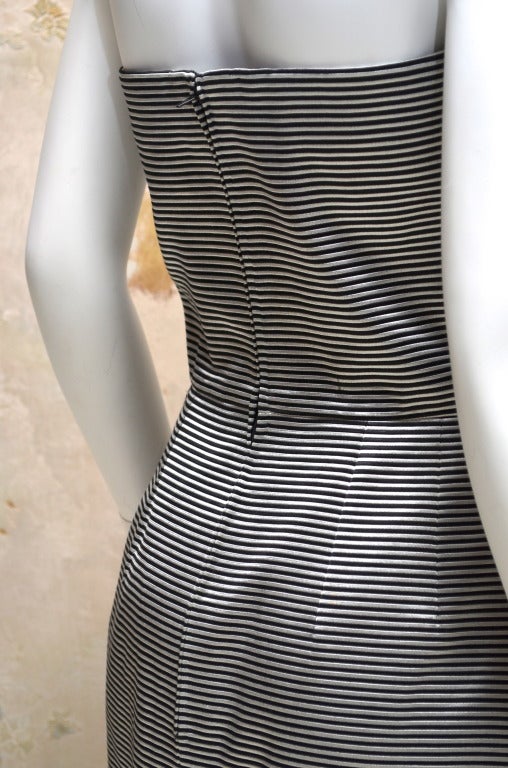 Vestido de noche de rayas sin tirantes Anouska Hempel 1
