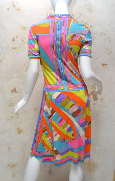 Emilio Pucci Vestido de punto de seda con estampado geométrico vintage 1
