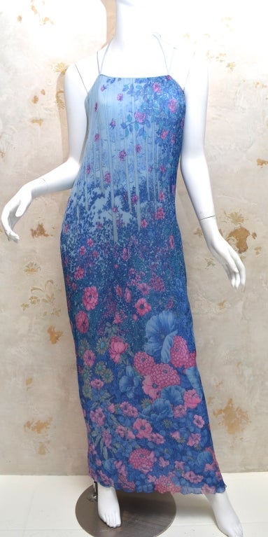 Hanae Mori chiffon column gown with satin spaghetti straps. Very fine pleats. Flowing bohemian layers of chiffon. Blue and dusty rose floral print. Silk lining with hand stitched zipper. Excellent Condition.

Bust - 34
Waist - 29
Hip - 39
Length - 60