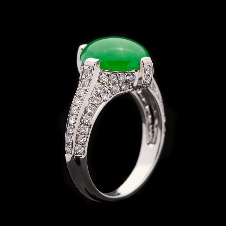 Cabochon Cut Jade Diamond white gold Ring In Excellent Condition In San Francisco, CA