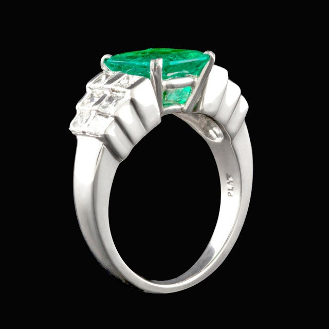 Emerald Diamond Ring In Excellent Condition In San Francisco, CA