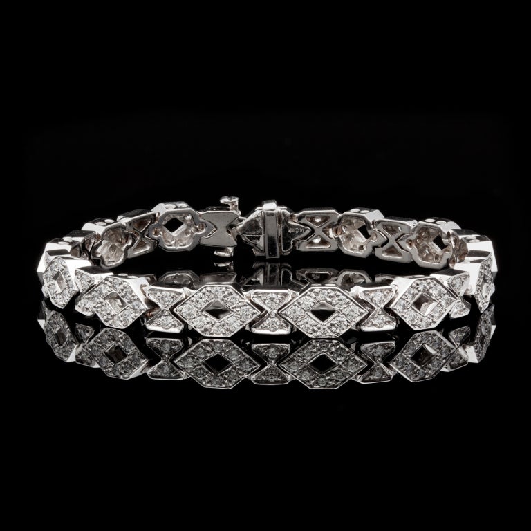 14Kt White Gold Diamond Bracelet with 130 Round Brilliant Cut Diamonds for a total approximate weight of 2.80cts that measures 7mm in width and forms a 7