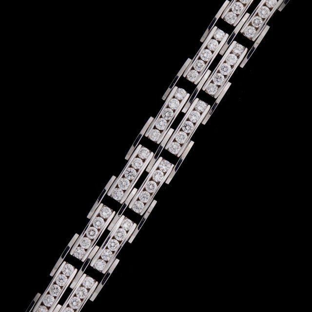 Double link bracelet with 140 Round Brilliant Cut Diamonds for a total approximate weight of 5.60 carats set in 14KT White Gold. Bracelet measures 10mm in width and 7