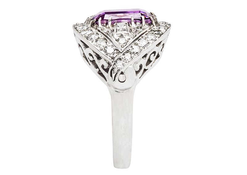 Bague en or avec saphir violet et diamant Excellent état à Los Angeles, CA