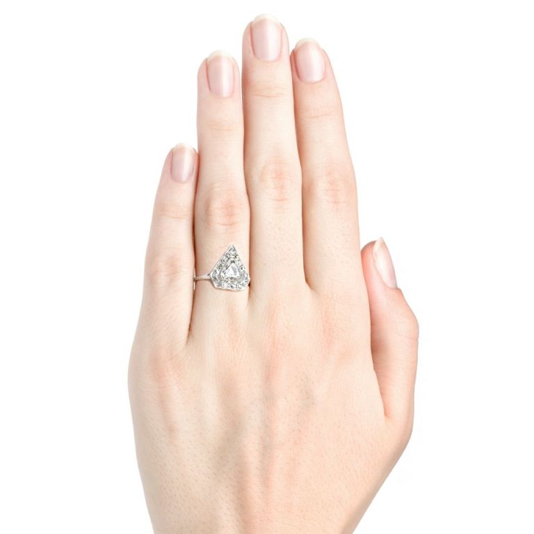 Stunning Triangular Diamond Platinum Art Deco Engagement Ring In Excellent Condition In Los Angeles, CA