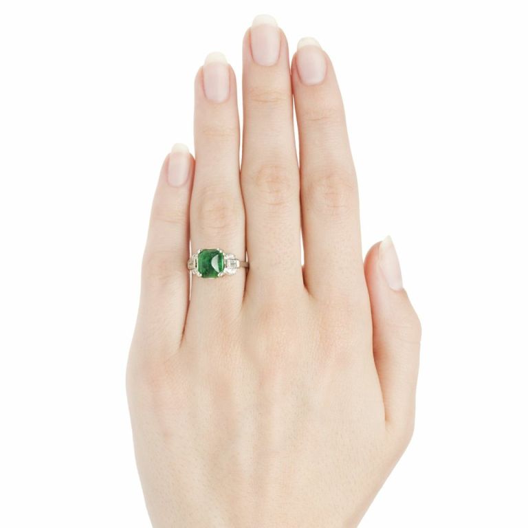 Stunning Sugarloaf Cabochon Emerald Platinum Art Deco Engagement Ring In Excellent Condition In Los Angeles, CA