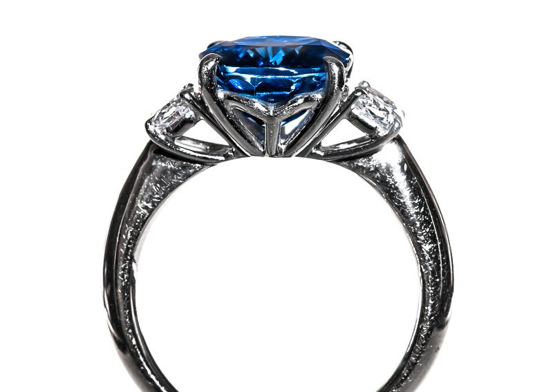 3.92 Carat Sapphire Platinum Riing In Excellent Condition In Los Angeles, CA