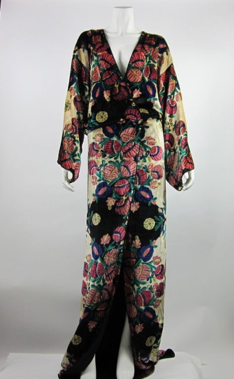 1920s Beautiful print silk velvet robe. Adjustable waist but best fit small size modern 2. Velvet is lined with silk.
