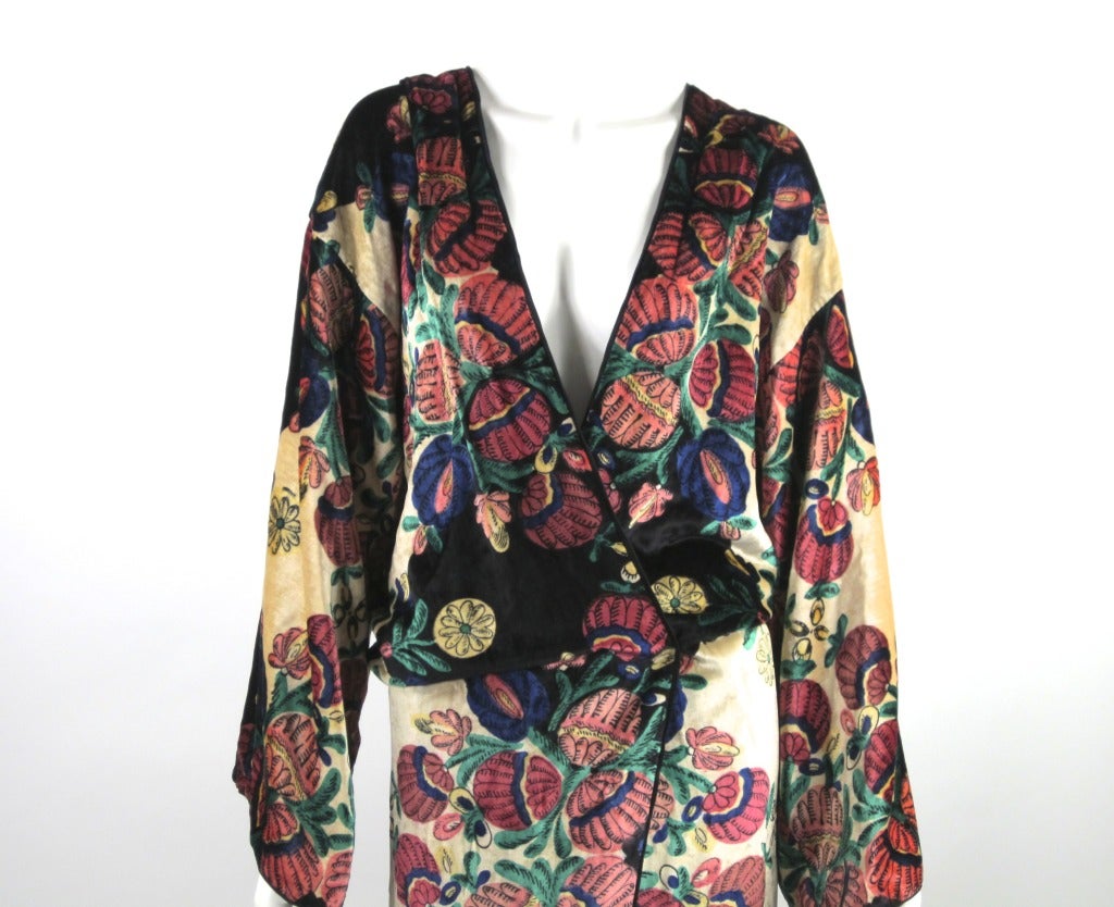 1920er Art Deco Seidensamt-Robe Damen