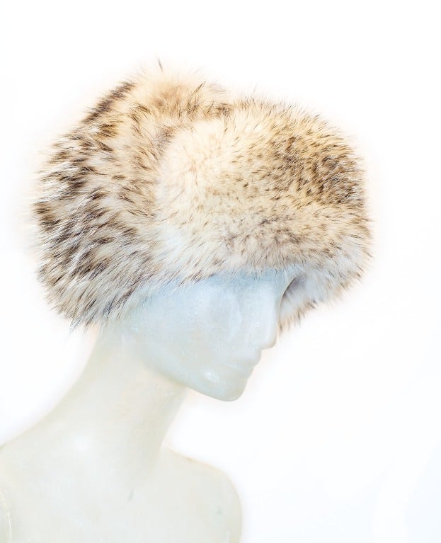 Stay warm in a beautiful Hermes trapper hat with luxurious fox fur.  Ear flaps can also be worn tied up.

Size 56,
interior measurement all the way around 22