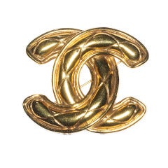 A Large Vintage Quilted Gilt CC Logo Brooch
