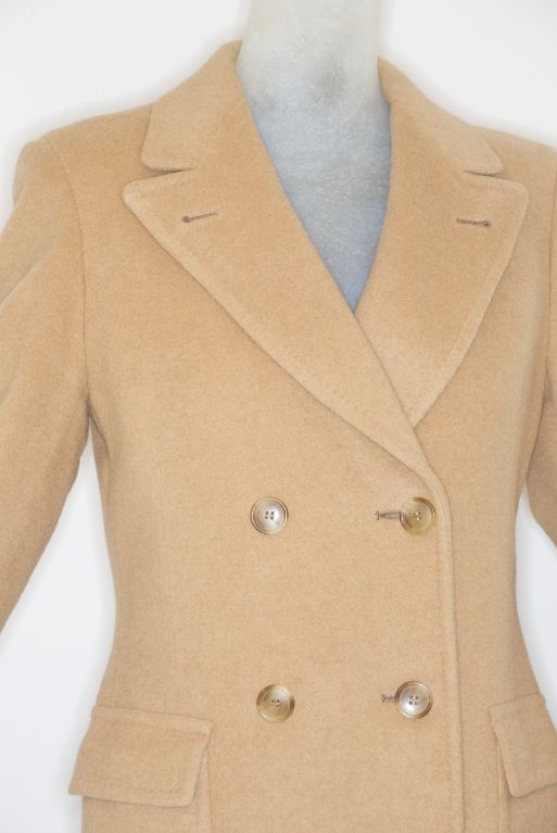 Early 1970s Fitted Bill Blass Camel  Coat For Sale 1
