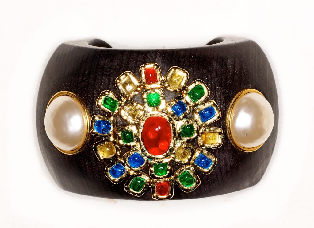 Magnificent Chanel Couture Gripoix and Wood Cuff For Sale 1