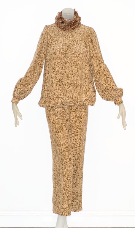 Valentino haute couture silk two piece ensemble from the 1970s with a finely pleated neckline and a beautiful feathered ruff around the neck.

Will fit a size 4.  

Please note the ensemble is not labeled.

RARE vintage
STORE HOURS: Monday to