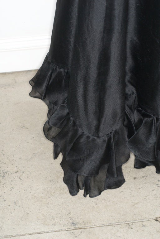 1970s Oscar de la Renta Ruffled Backless Silk Gazar Gown For Sale 3