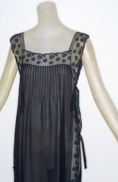 Beautiful and fine Sabbia Rosa black silk chiffon negligee with open sides that close by ribbon.