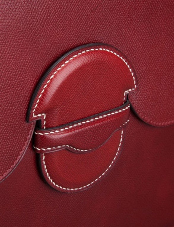 Gorgeous, Rare & Collectable Vintage Hermes Large Clutch, letter M in a circle, 1983. Red Hermès Leather, courchevel leather. Marked: Hermès Paris Made in France. Excellent condition. Size: 35 x 28 cm - 13 3/4 x 11 in.
