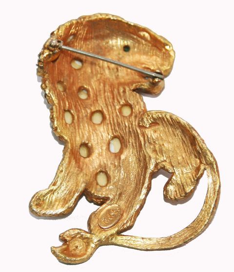 Just gorgeous! Spectacular Lion Brooch made in the Sixties by the most glamourous jeweler of that era: Kenneth Jay Lane. Marked: K.J.L., size: 8.5 x 6 cm - 3 1/3 x 2 1/3 in.Crystal stones, white glass cabochons, gold plated metal. Excellent vintage