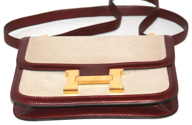 Soughtafter Constance Model from Hermès, 1981. Toile and Burgundy calf leather. Letter K (in a circle). Gold hardware. Very good condition.